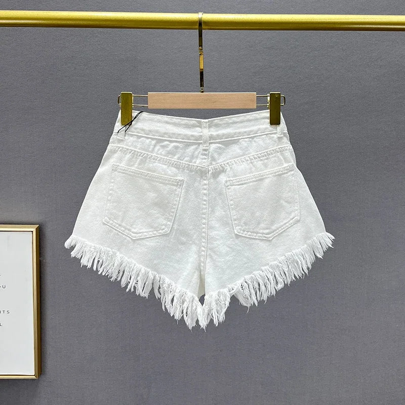 Pantalones cortos de mezclilla con incrustaciones de diamantes