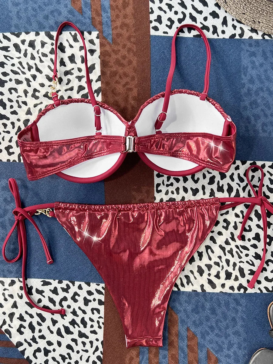Bikini de piel sintética con aros