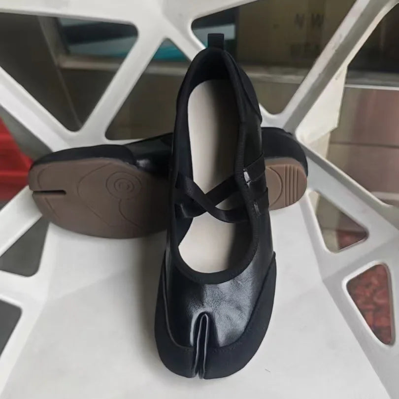 Split-Toe Casual Ballet Flats