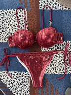 Bikini de piel sintética con aros