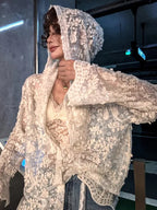 Blusa Protectora Solar Blanca de Encaje para Mujer, Camisa Fina de Manga Larga Holgada de Verano Y2K Coreana Elegante Chic, Tops con Capucha para Mujer Novedad