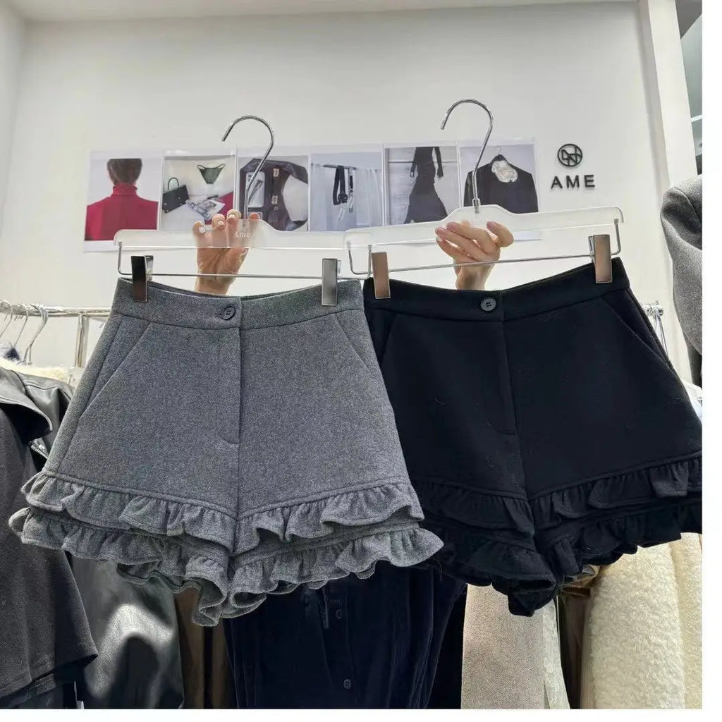 Lace oversized woolen shorts