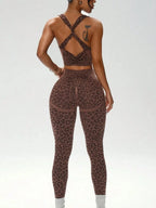 Conjunto de dos piezas de ropa deportiva con estampado de leopardo