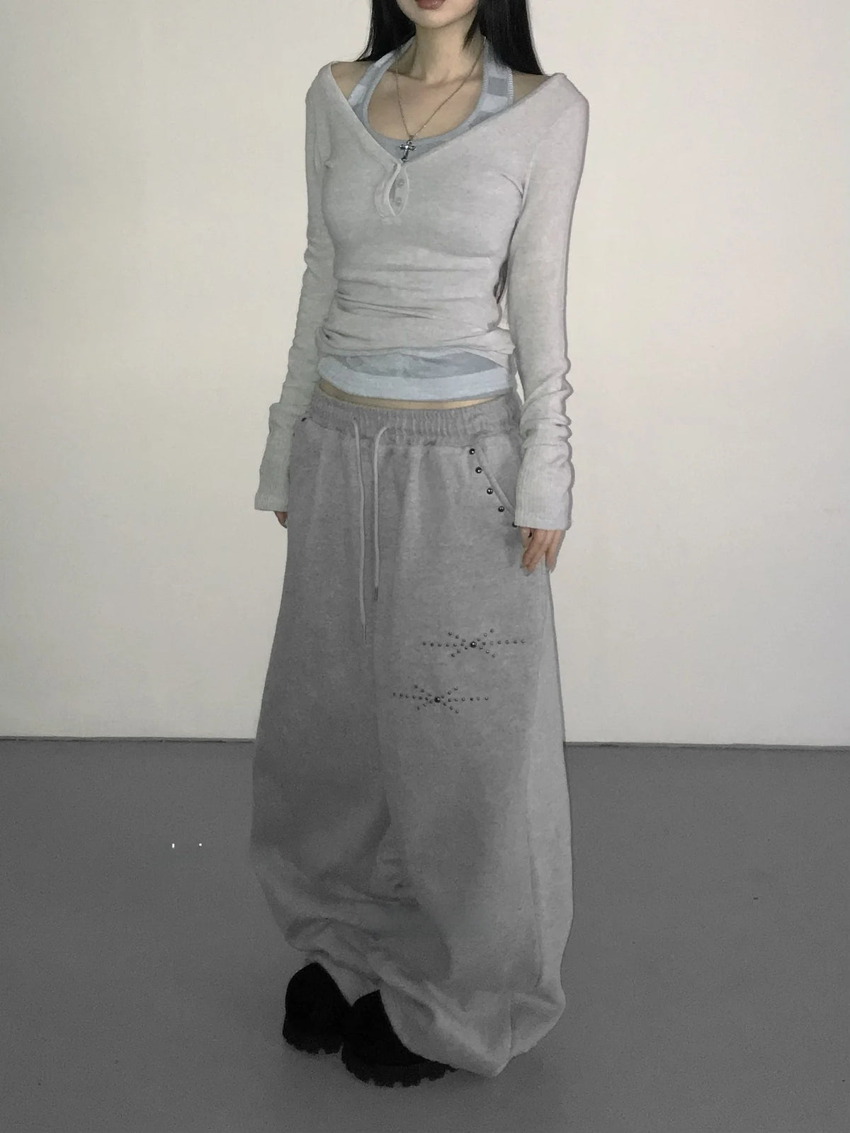Loose Elastic Waist Rivet Casual Pants