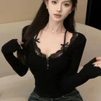 Blusa con cuello de pico y encaje