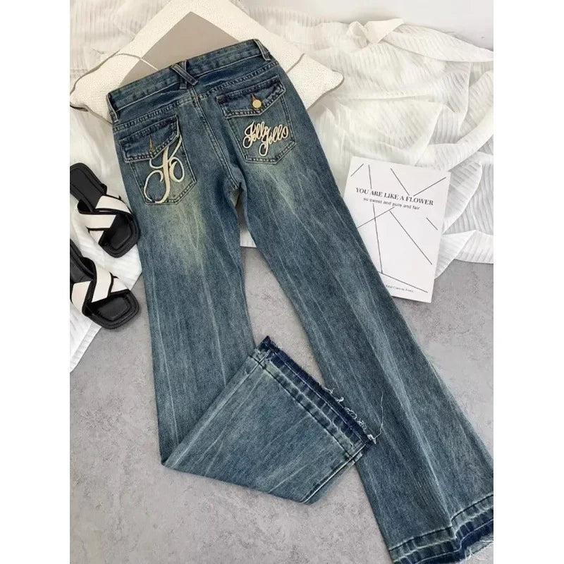 Jeans americanos retro de tiro bajo para mujer, otoño, nueva moda, bordado, temperamento, casual, ajustado, acampanado, estilo comodín.