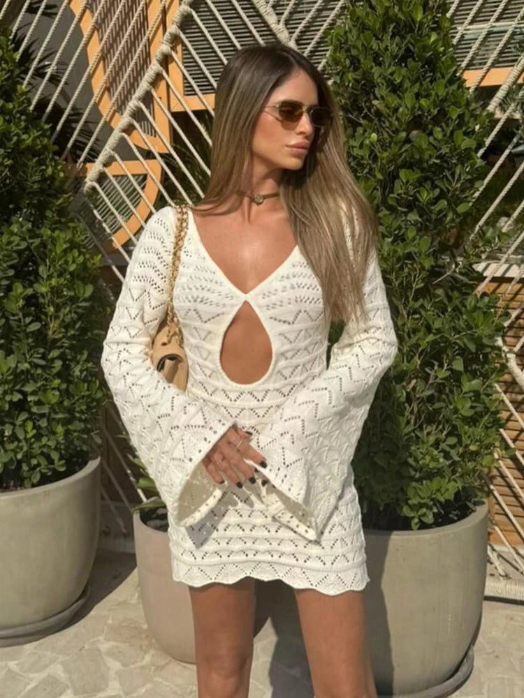 Vestido de punto sexy bohemio a rayas elegante con cuello en V, recortes y mangas acampanadas, vestido mini acampanado para mujer, vacaciones de verano en la playa 2025 K123