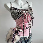 Top tipo halter con lazo y retazos de leopardo