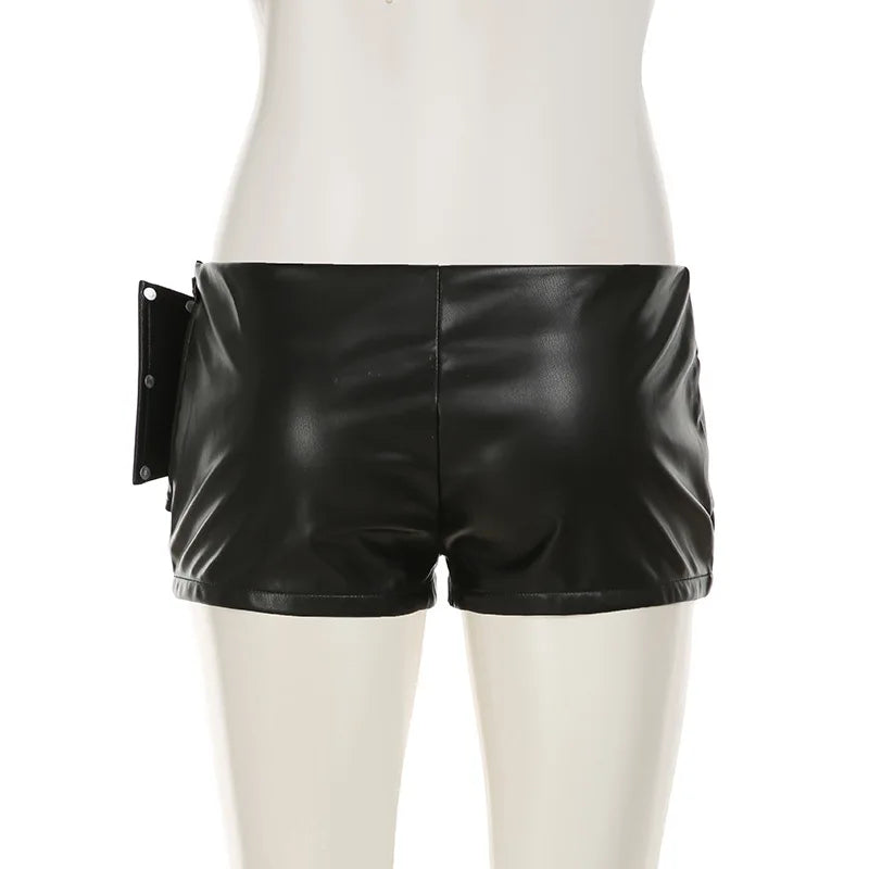 Pantalones cortos de cuero de cintura baja con remaches y hebilla sexy para mujer, estilo Y2k Spice Girl Punk, nueva colección otoño 2025