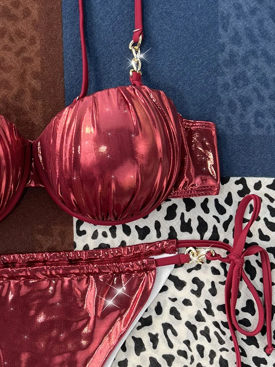 Bikini de piel sintética con aros