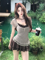 Top Henley de manga corta + Minifalda de volantes superpuestos