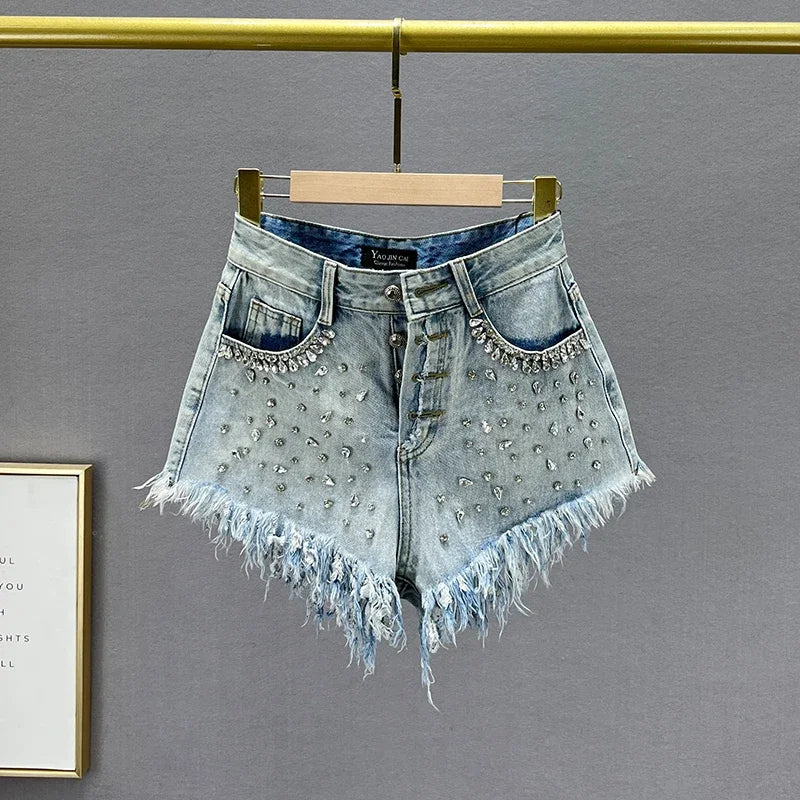 Pantalones cortos de mezclilla con incrustaciones de diamantes
