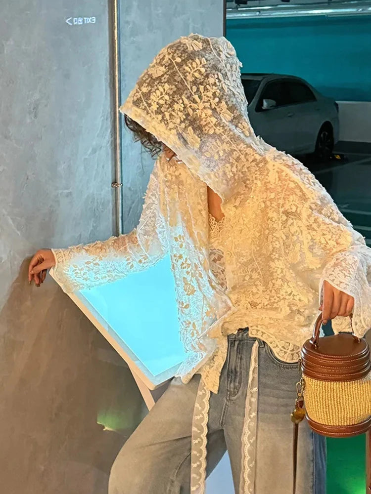 Blusa Protectora Solar Blanca de Encaje para Mujer, Camisa Fina de Manga Larga Holgada de Verano Y2K Coreana Elegante Chic, Tops con Capucha para Mujer Novedad