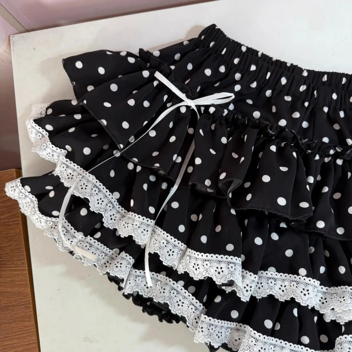 Falda de Volantes Escalona y Encaje con Lunares