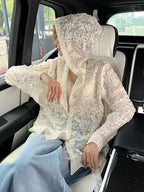 Blusa Protectora Solar Blanca de Encaje para Mujer, Camisa Fina de Manga Larga Holgada de Verano Y2K Coreana Elegante Chic, Tops con Capucha para Mujer Novedad