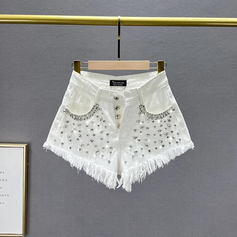 Pantalones cortos de mezclilla con incrustaciones de diamantes