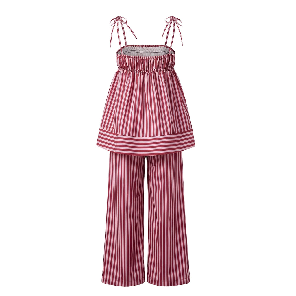 Conjunto de top de tirantes con volantes y rayas y pantalón recto