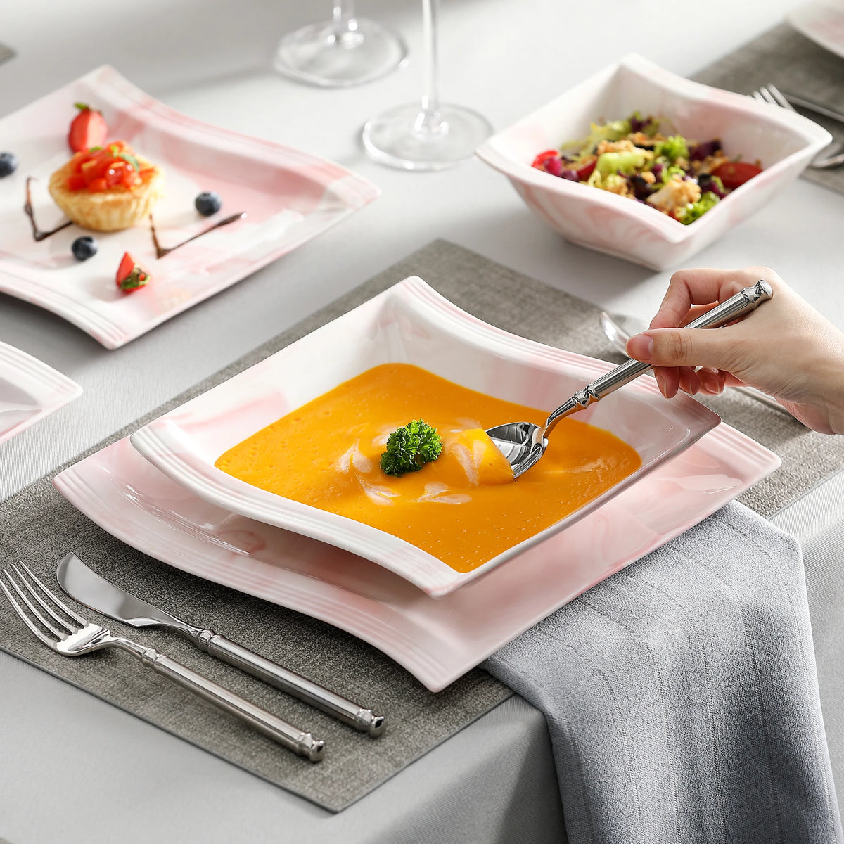 FLORA 26-PIECE Marble Porcelain Tableware Set