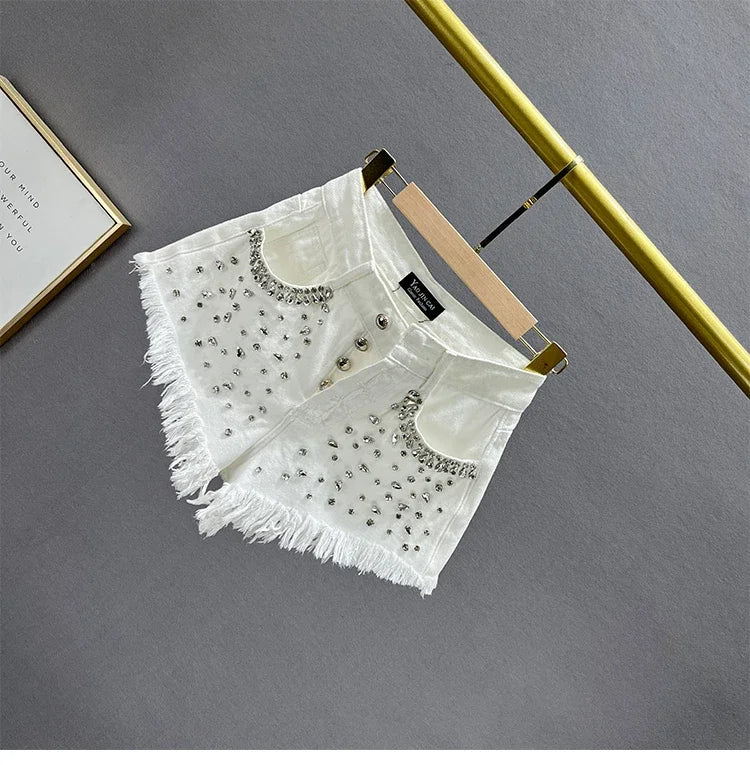 Pantalones cortos de mezclilla con incrustaciones de diamantes
