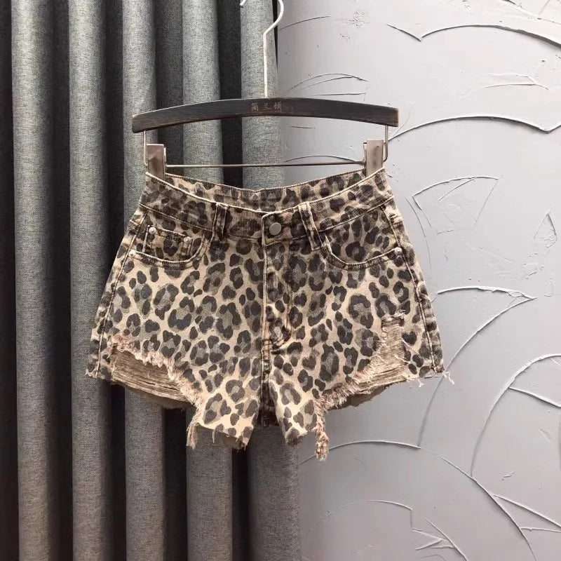 Shorts vaqueros de talle alto con estampado de leopardo