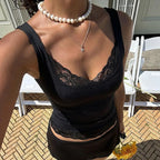 Top corto sin mangas con cuello cuadrado, sin espalda, de encaje con volantes y retazos, sexy y2k a la moda para mujer, ideal para fiestas, vacaciones y verano.