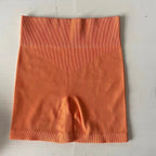 Pantalones cortos de punto acanalados para mujer, shorts de yoga sin costuras, shorts elásticos de cintura alta, shorts sexys para realzar la cadera, pantalones de tres cuartos para ciclismo y running.